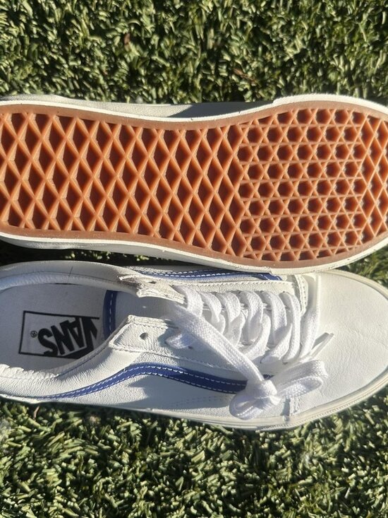 Vans - Picture 2 of 2